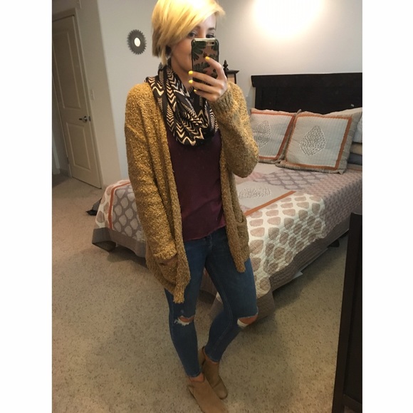Forever 21 Cardigan - Picture 2 of 4